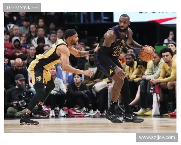 卡特与湖人拉杆对决的精彩瞬间与篮球传奇的交汇